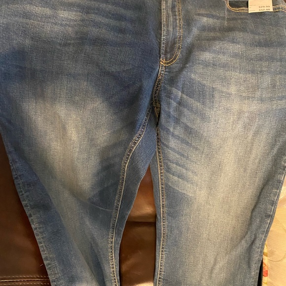 American Rag Mens Jeans 38W x 32L Straight Fit - Picture 3 of 4